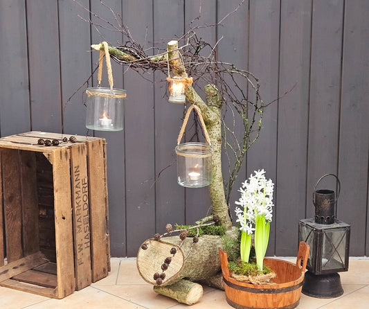 Einfaches DIY zum selbst machen - Gartenbeleuchtung mit Teelichtern und alten Baumstamm