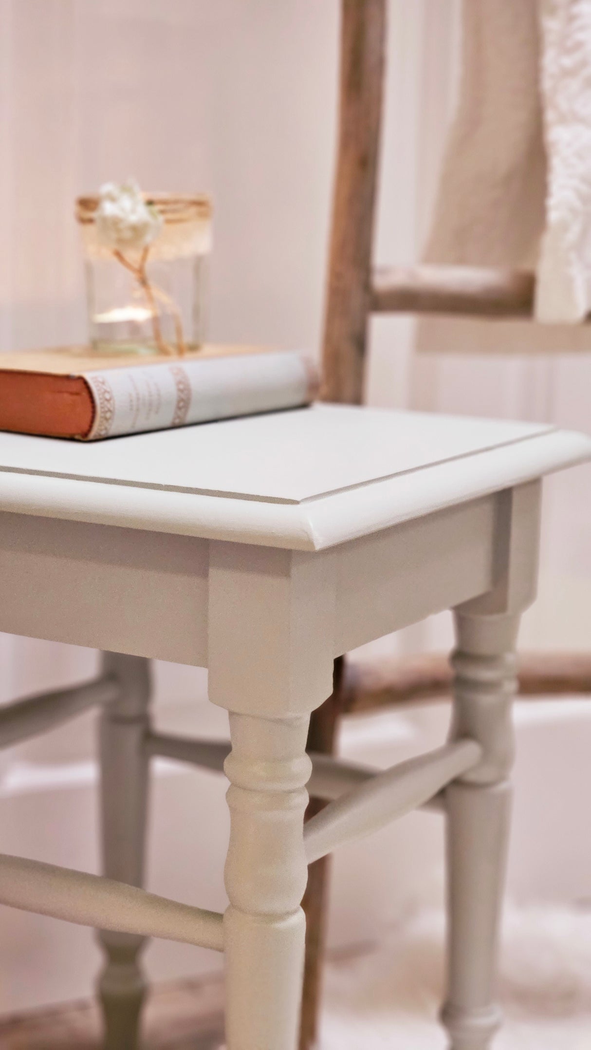 "Jukap" - Country-style stool, solid wood, mint