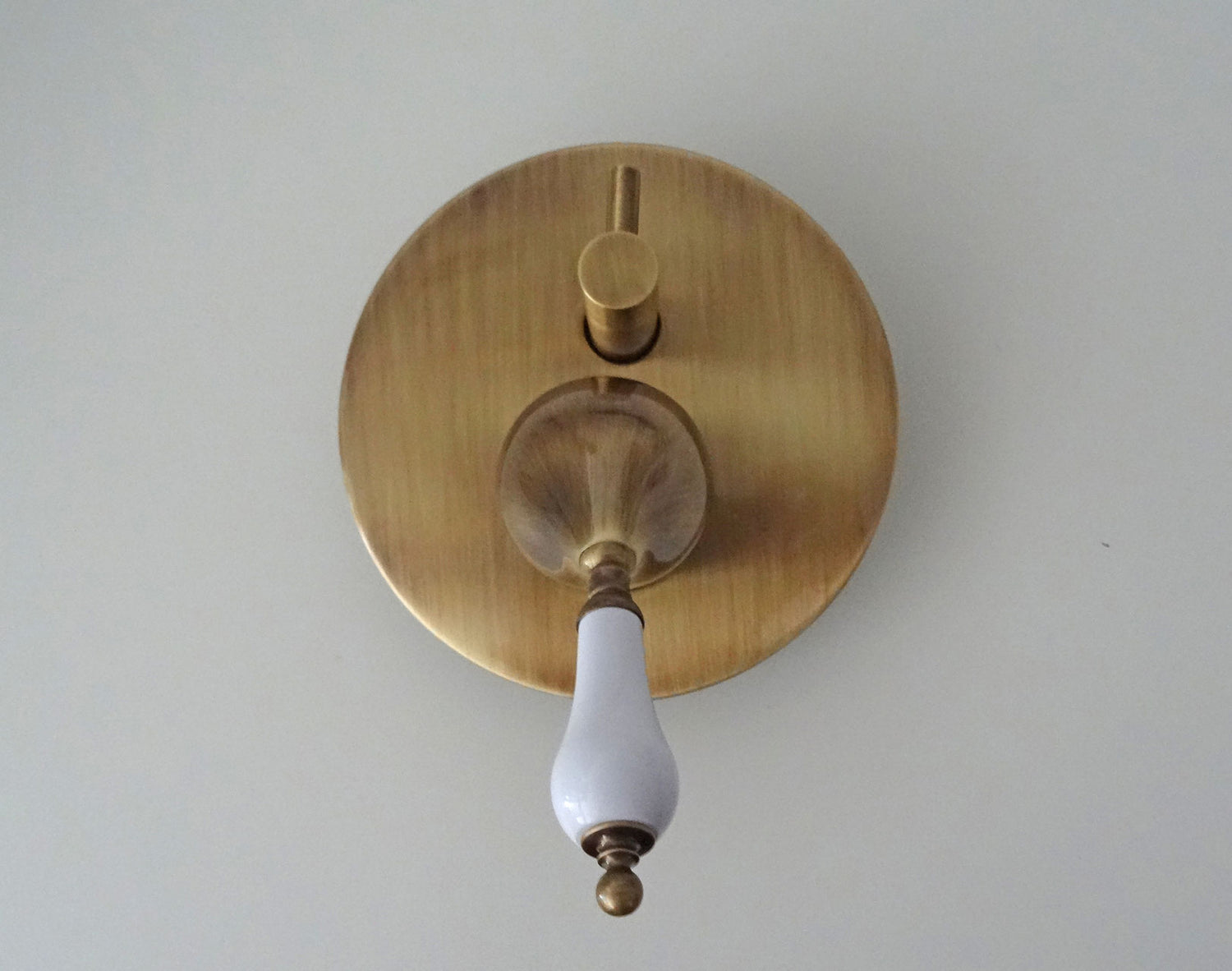 Akaroa bronze - Matching shower and bath taps (concealed)