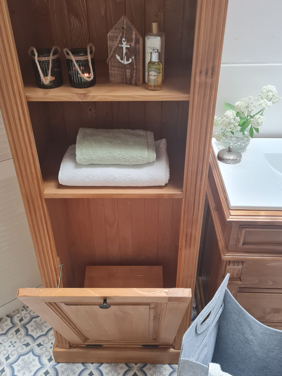 Arvid - country house laundry cupboard in Wilhelminian style