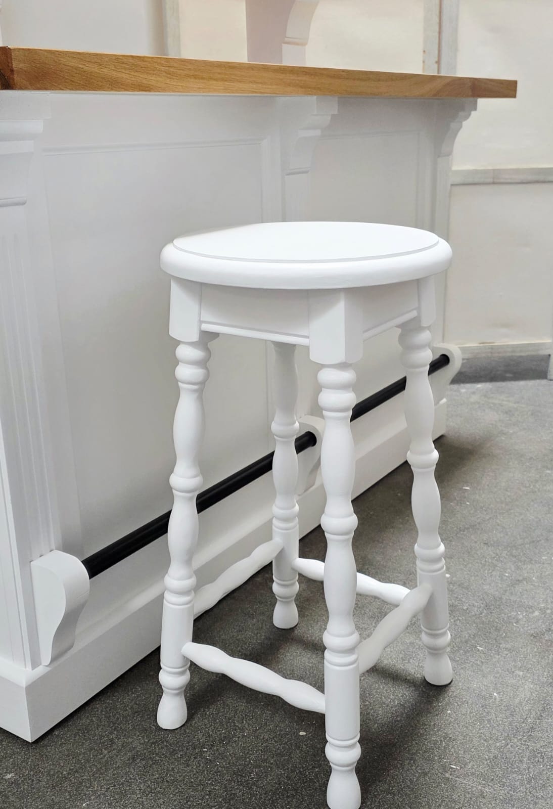 "Barbor" - Country-style bar stool, solid wood, white