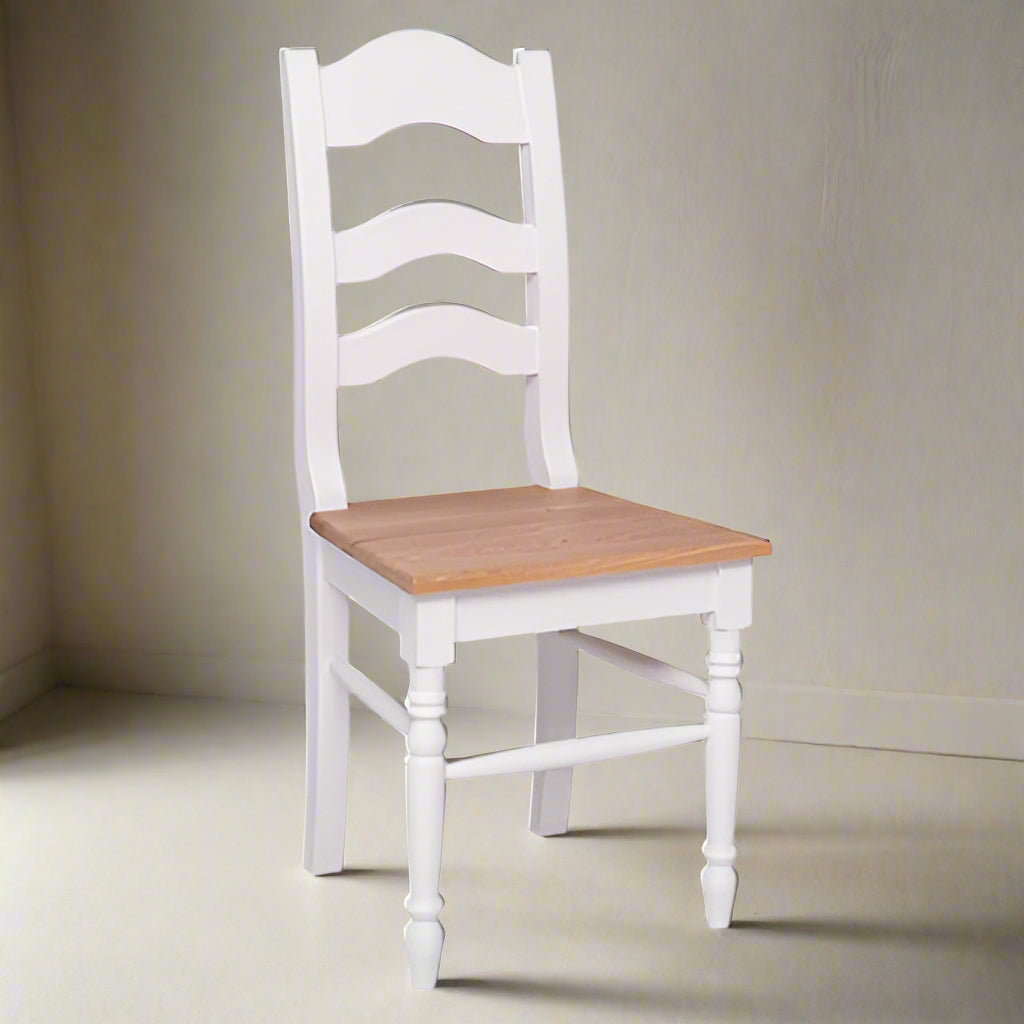 "Chiave" - Solid wood chair in country style, available in various colors
