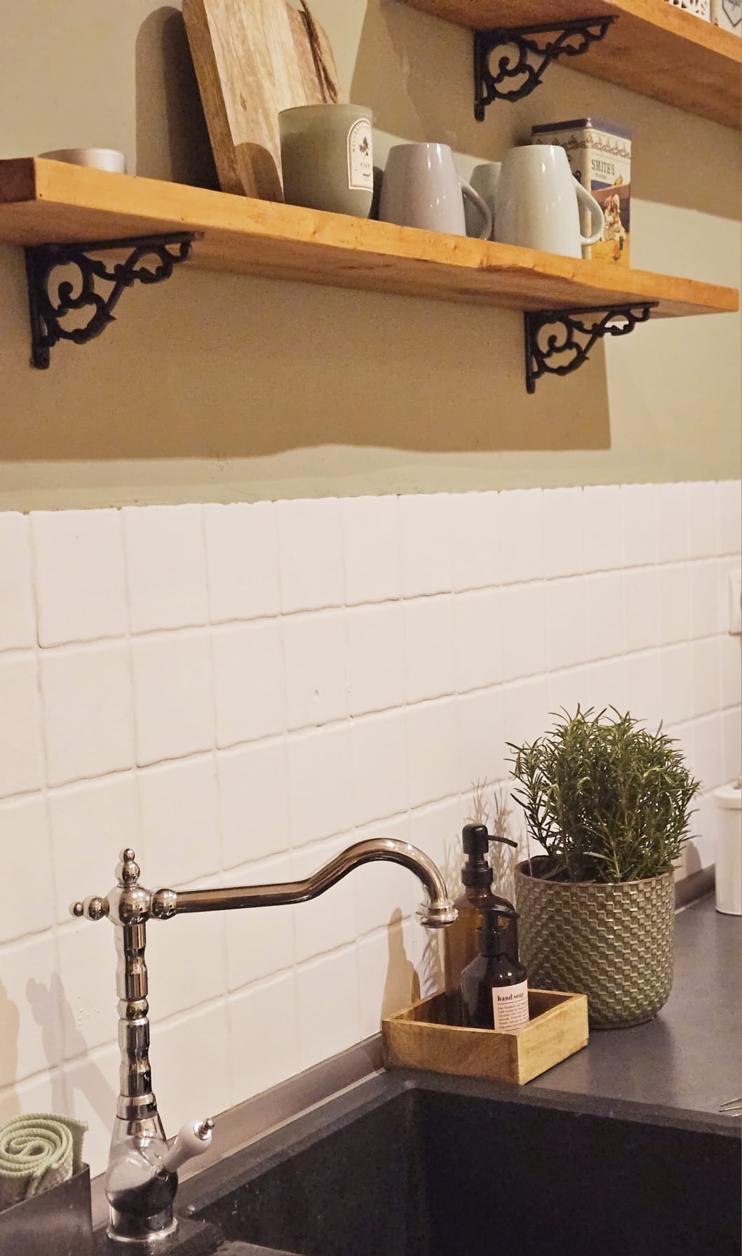 Wandregal im rustikalen Landhausstil für Ihre Küche selbstgemacht
