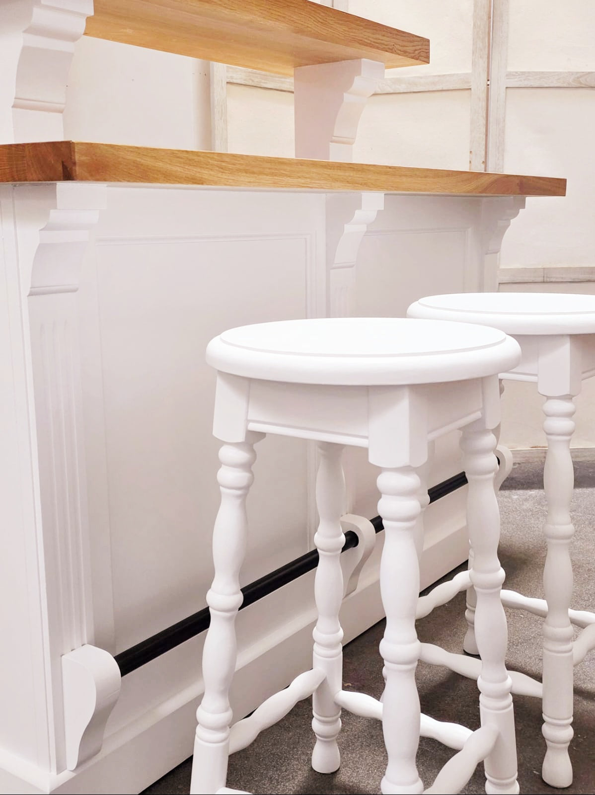"Barbor" - Country-style bar stool, solid wood, white