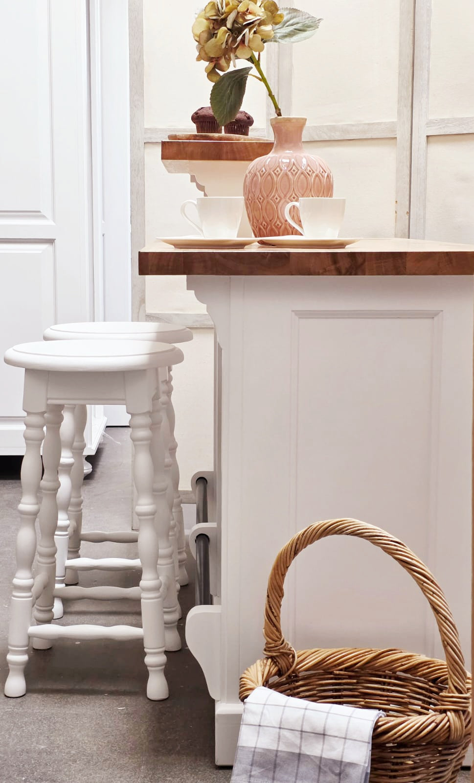 "Barbor" - Country-style bar stool, solid wood, white