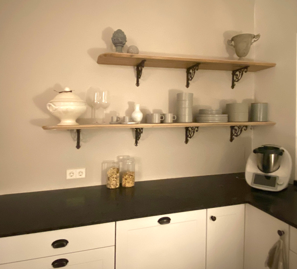 "Fina" - Individual kitchen shelves made of solid oak, country style, 120 cm