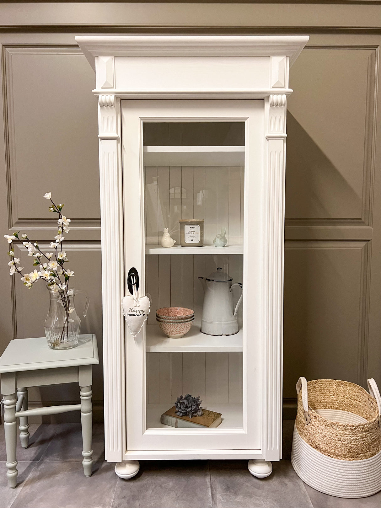 Faro - Elegant, white bathroom cabinet in country house style