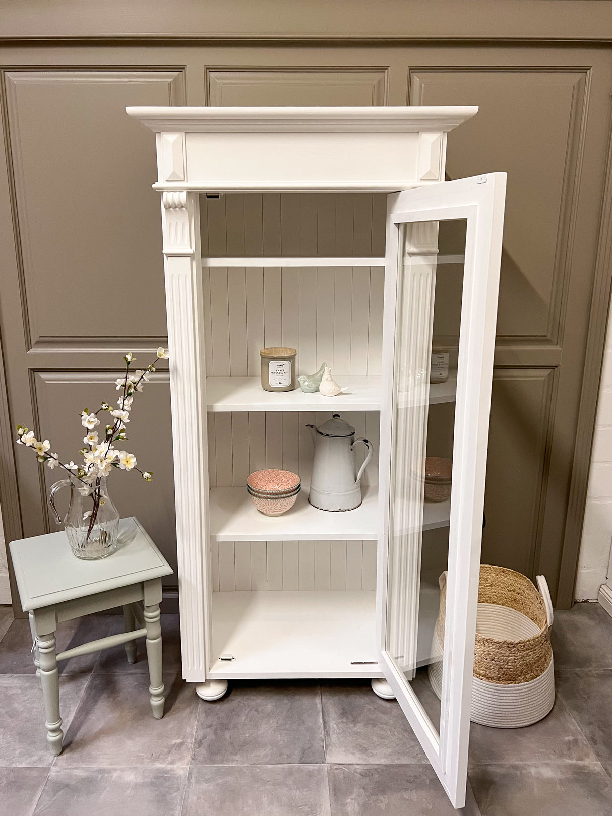 Faro - Elegant, white bathroom cabinet in country house style