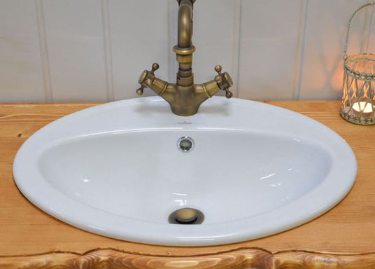 Ovales Einlasswaschbecken aus Keramik