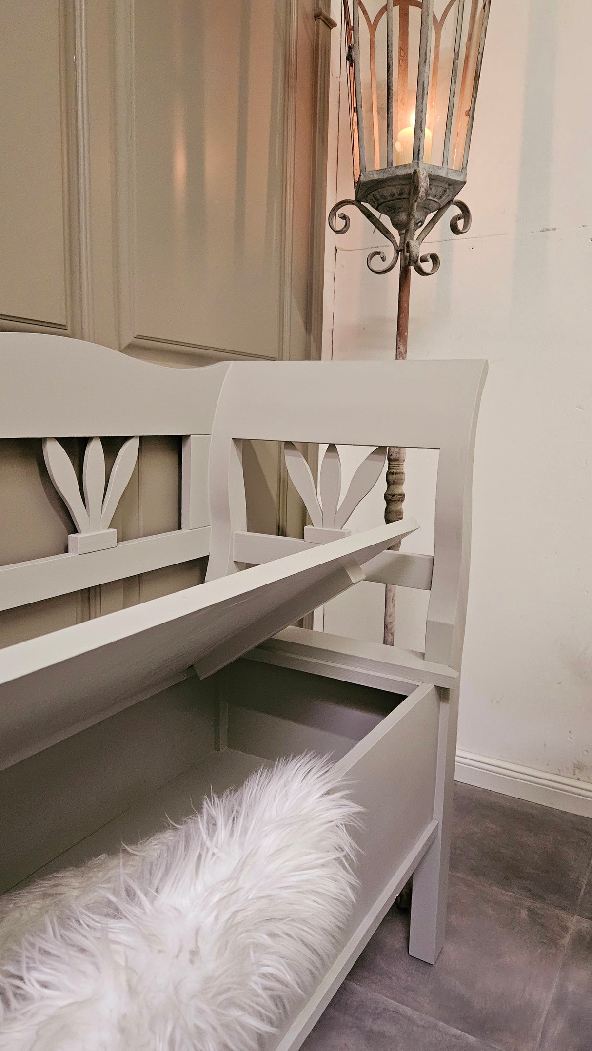 "Lenón" - Country-style storage bench, solid wood, pastel mint lacquered