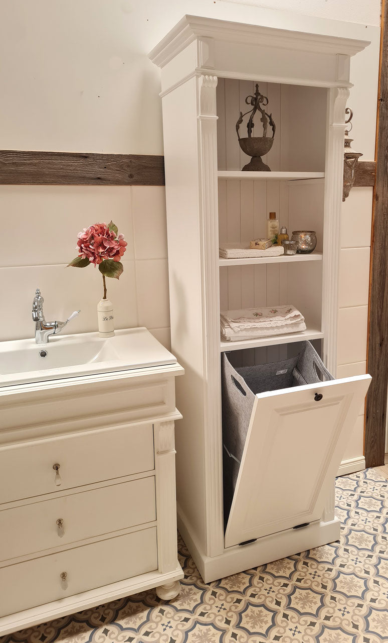 Laundry - linen cupboard in Wilhelminian style