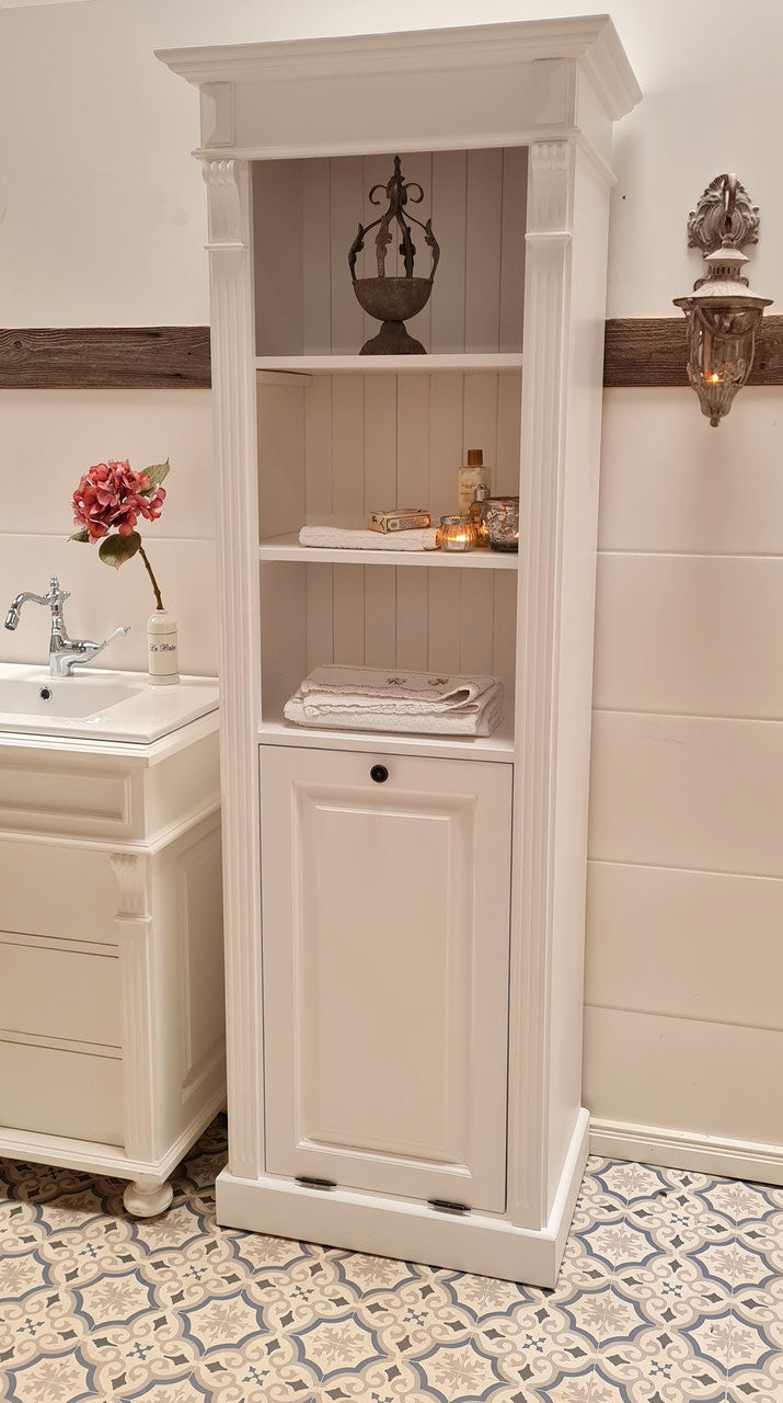 Laundry - linen cupboard in Wilhelminian style