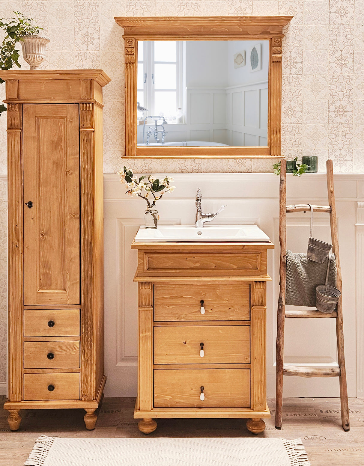 Capay L - solid country house mirror in the Wilhelminian style, waxed