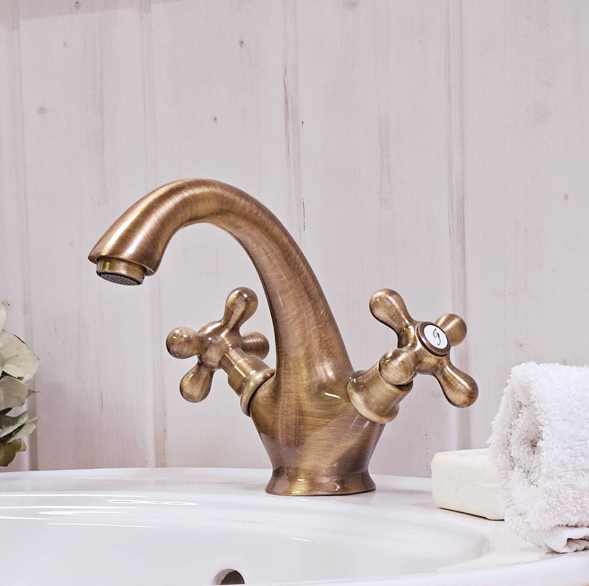 Amora bronze - Kreuzgriff-Armatur im Landhausstil inkl. Ablaufventil