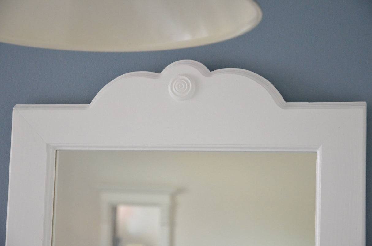 Tiffany - Handcrafted country house mirror in white