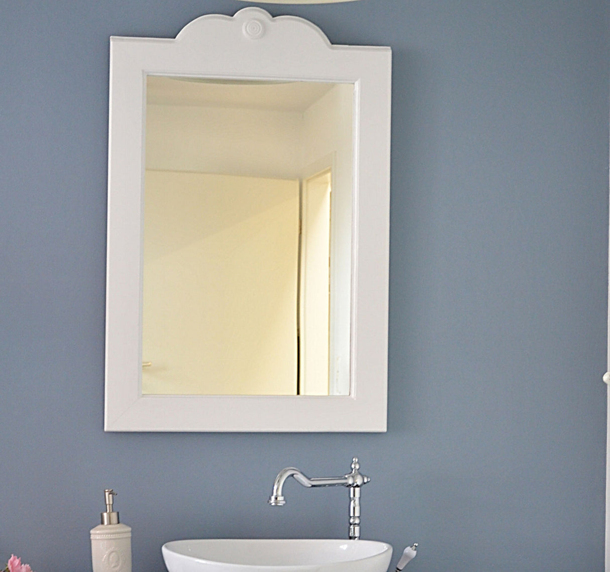 Tiffany - Handcrafted country house mirror in white