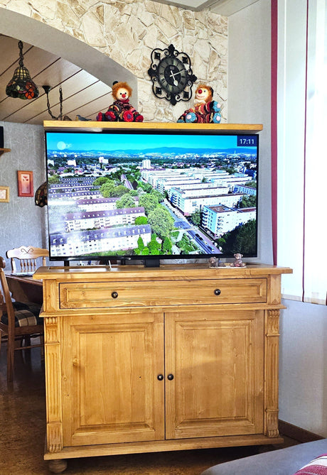 Clever & stilvoll: Die TV-Lift-Kommode „Nordre“ als Highlight im Wohnzimmer