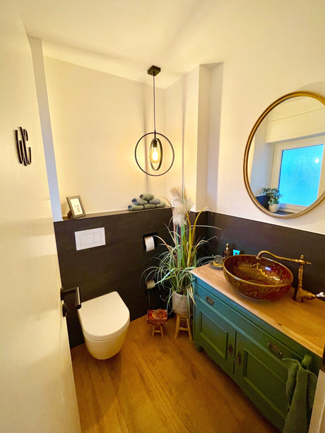 Einzigartiges Design für die Gästetoilette: Antiker Waschtisch als stilvolles Highlight
