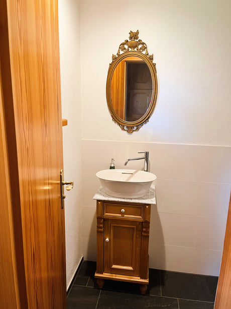 Kleines Gäste-WC, große Wirkung Waschtisch „Jil“ mit individueller Anpassung