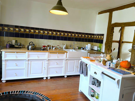 Maßgefertigter Landhausküchentraum: So stilvoll kann Kochen im Altbau sein