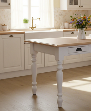 "Diable" - Landhaus-Esstisch mit Eichenplatte mit Schubladen und gedrechselten Beinen