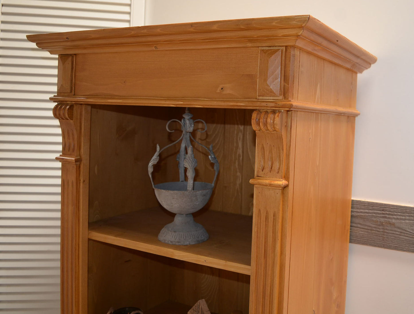 Arvid - Country house linen cupboard in Wilhelminian style
