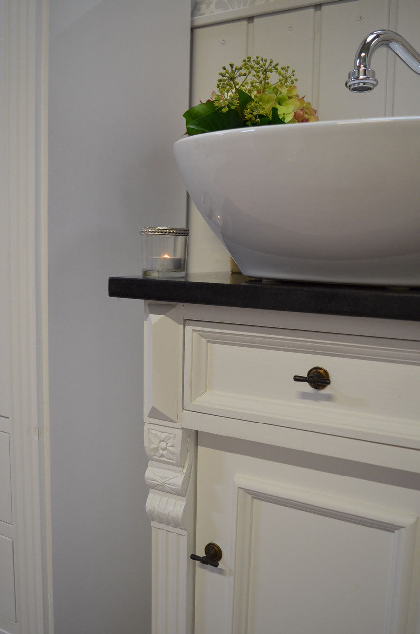 "Avaline" guest washbasin in country house style with dark granite stone top