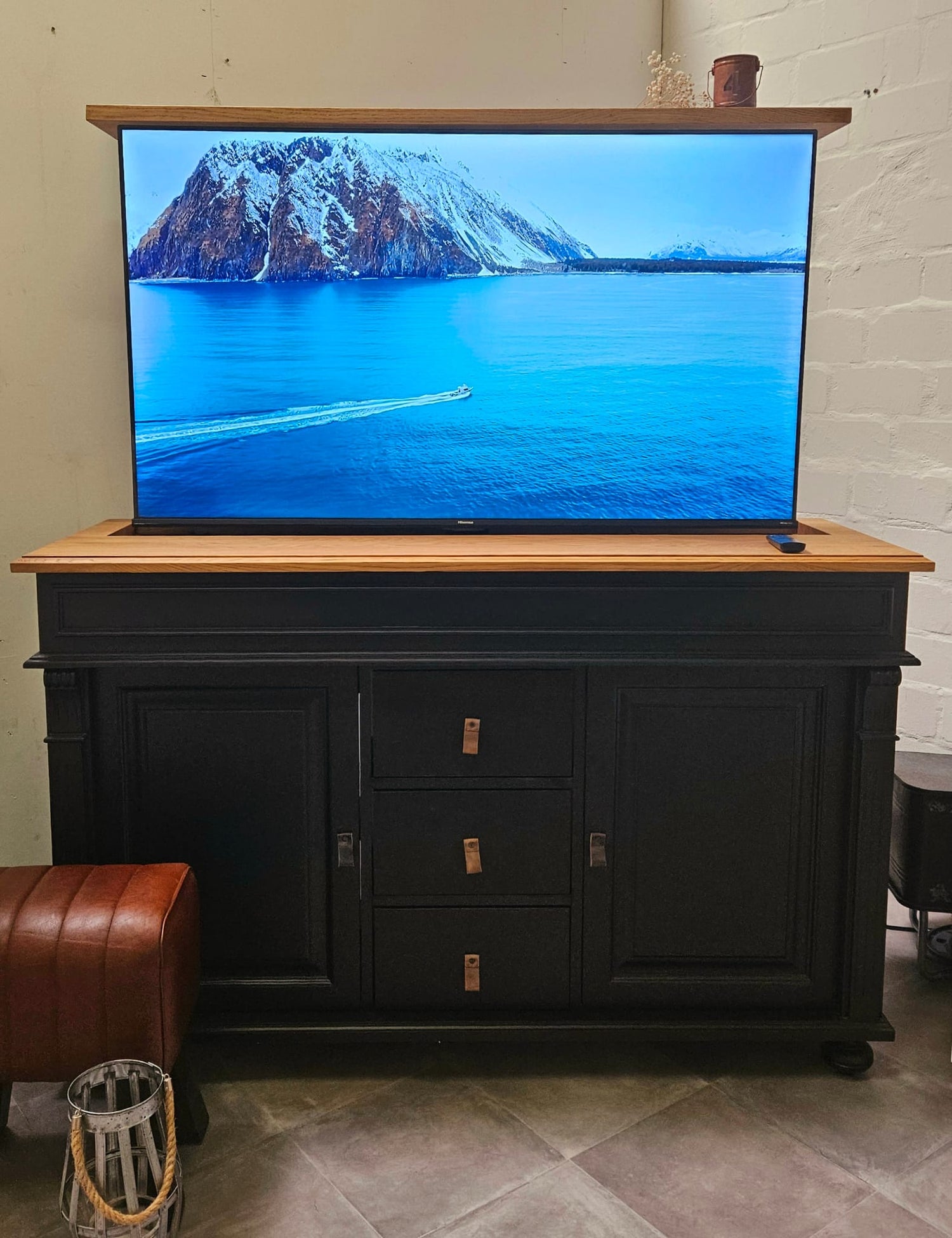 "Bari": Kommode mit herausfahrbarem TV-Lift - 55 Zoll oder 65 Zoll