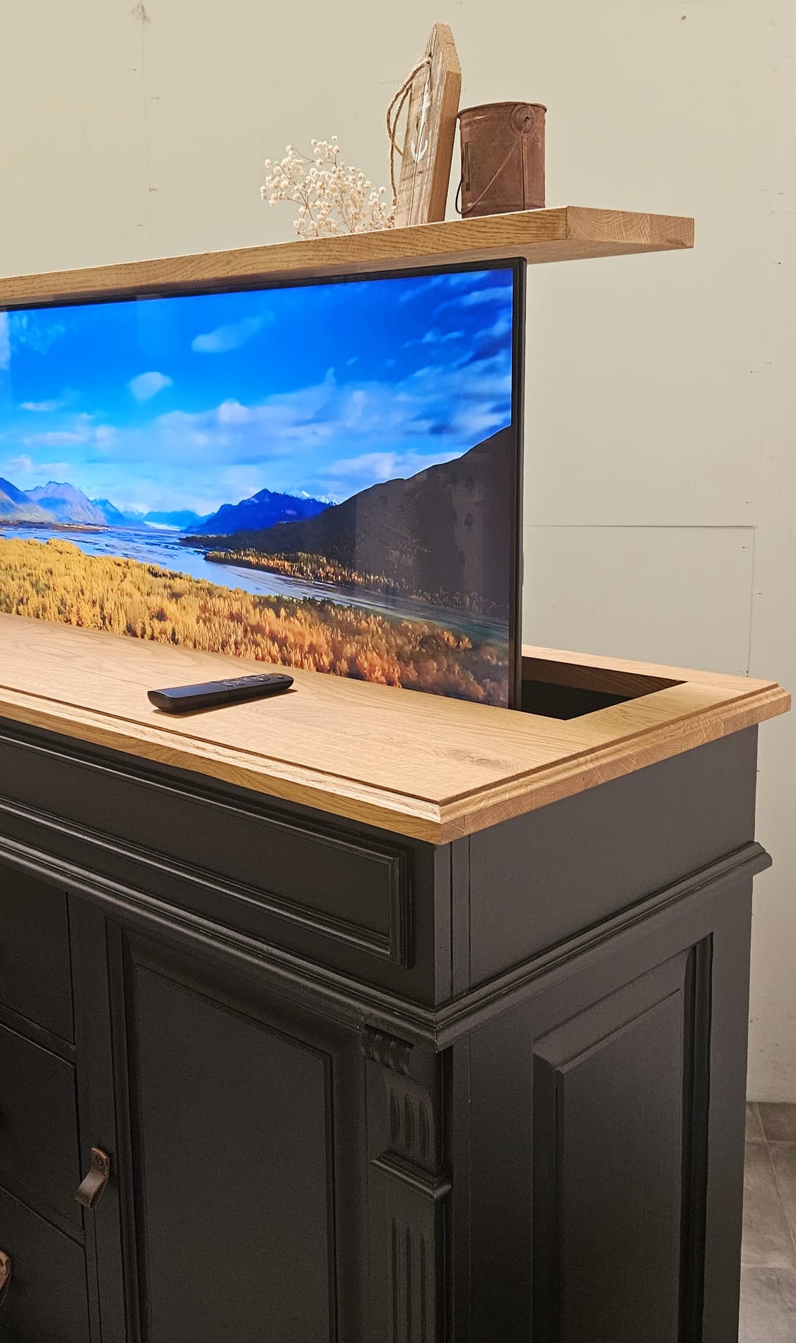 "Bari": Kommode mit herausfahrbarem TV-Lift - 55 Zoll oder 65 Zoll