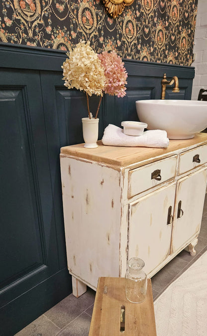 "Bergerac" - Antique washbasin in a shabby chic look