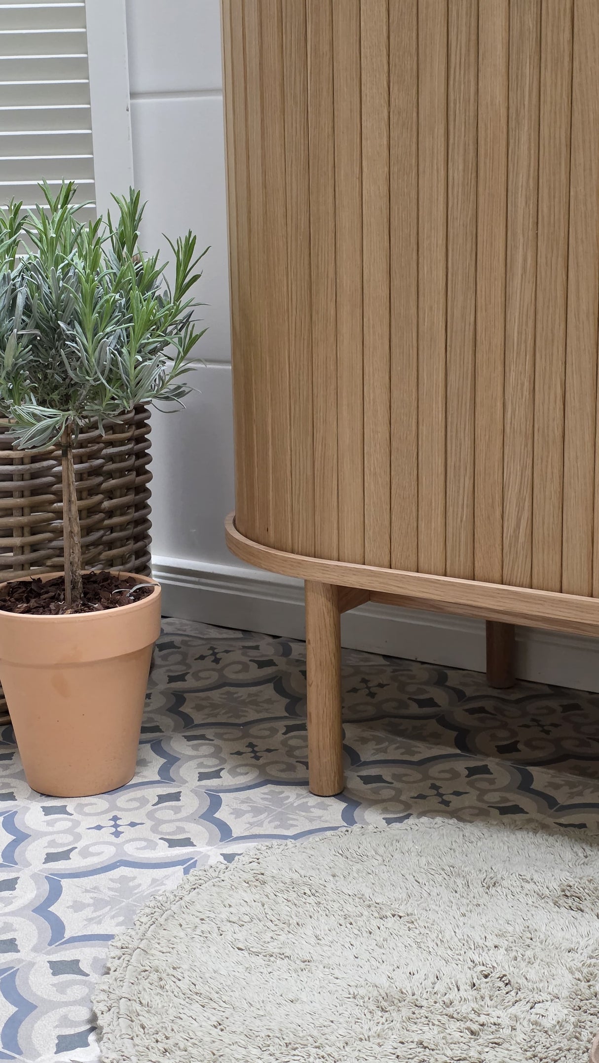 "Boroy" - Waschtisch im modernen Landhausstil mit Flusssteinbecken | PURE-Serie von L&L