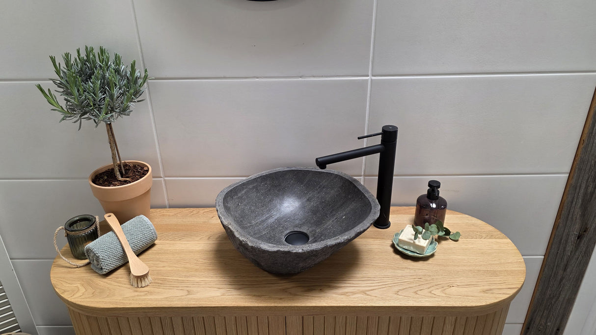 "Boroy" - Waschtisch im modernen Landhausstil mit Flusssteinbecken | PURE-Serie von L&L