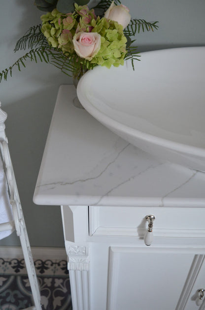 "Bressuire" - weißer Waschtisch mit heller Marmorplatte im Landhausstil