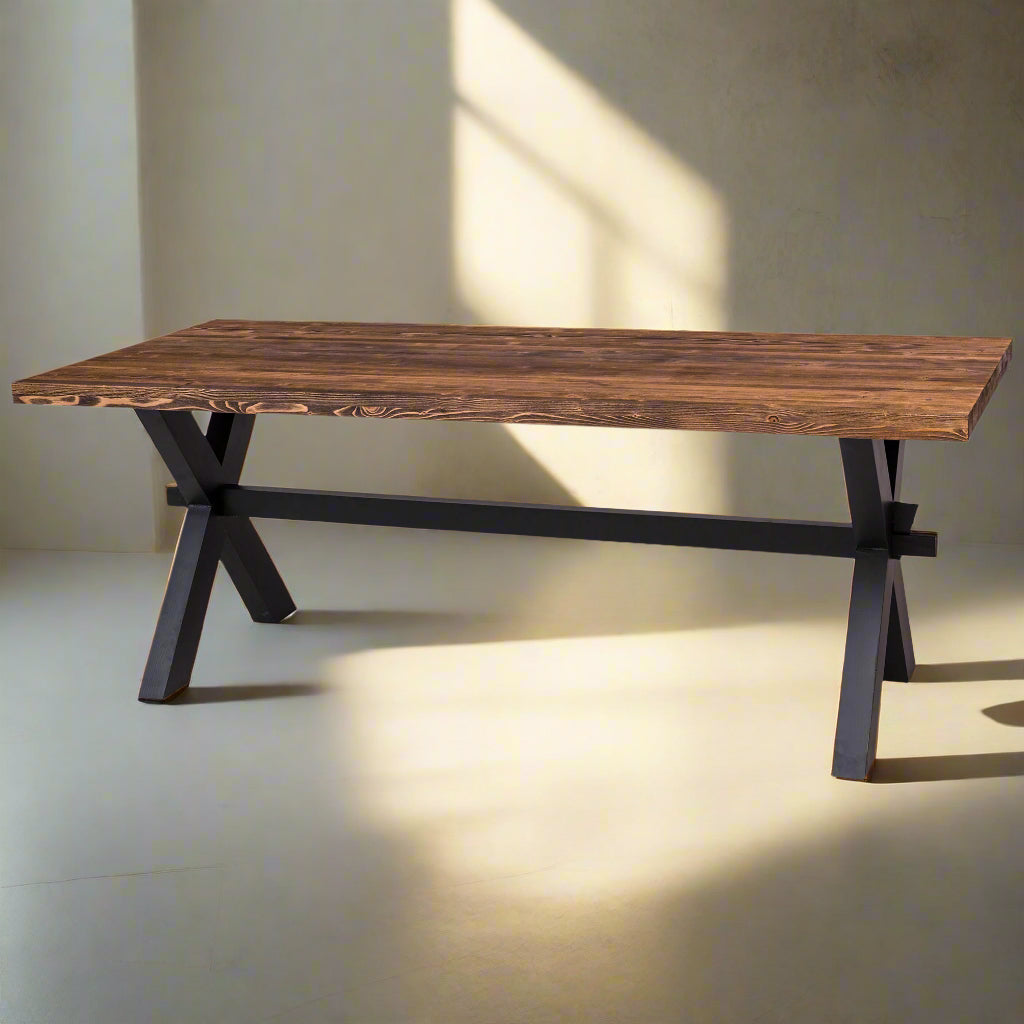 "Cret" - Rustikaler Landhaus-Esstisch mit Fichtenplatte