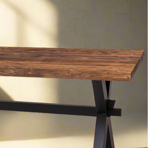 "Cret" - Rustikaler Landhaus-Esstisch mit Fichtenplatte