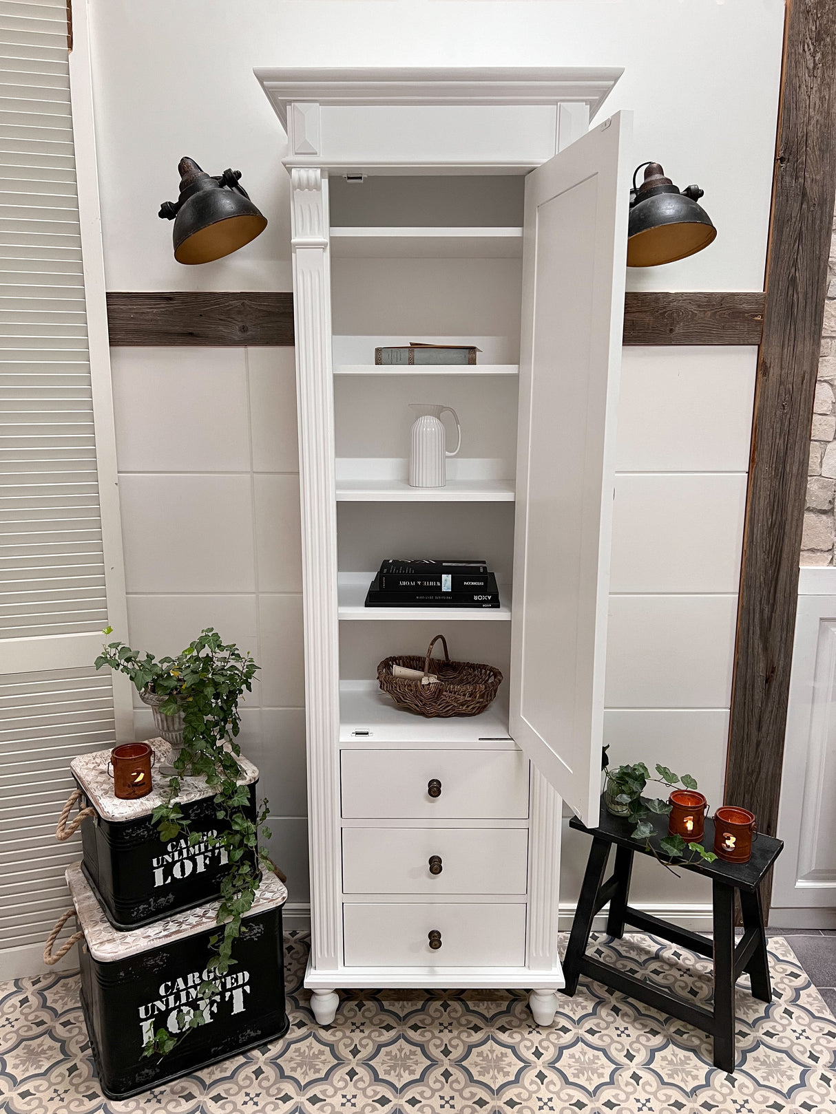 Clane - Elegant, white tall cabinet in Wilhelminian style