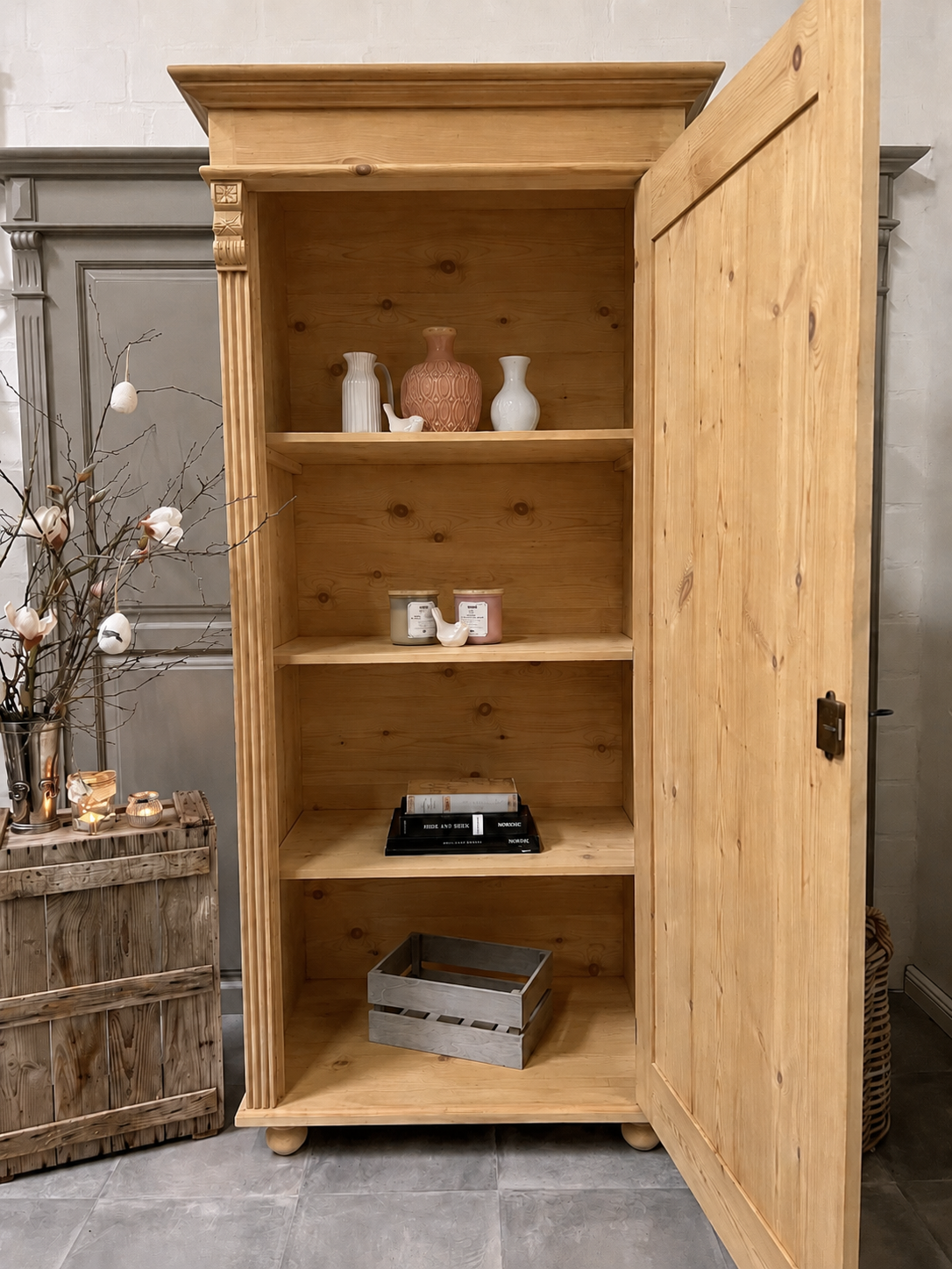 Capalée - Großer Massivholz-Badezimmerschrank im Landhausstil
