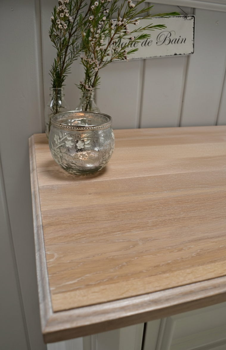 "Kommode Karvia" große weiße Landhaus-Kommode Massivholz Eichenplatte