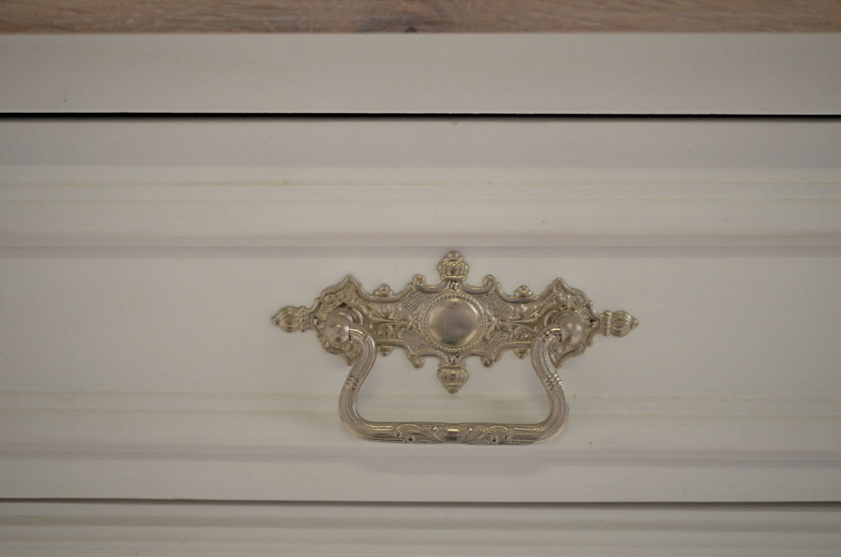 "Kommode Karvia" große weiße Landhaus-Kommode Massivholz Eichenplatte