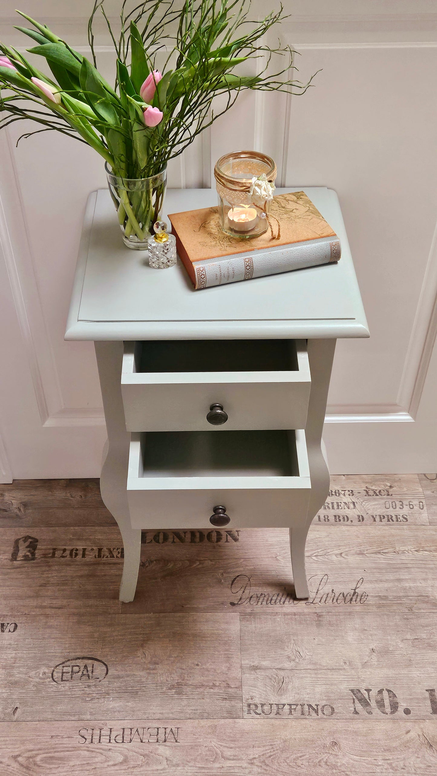 "Nuit" - Country house bedside table solid wood mint