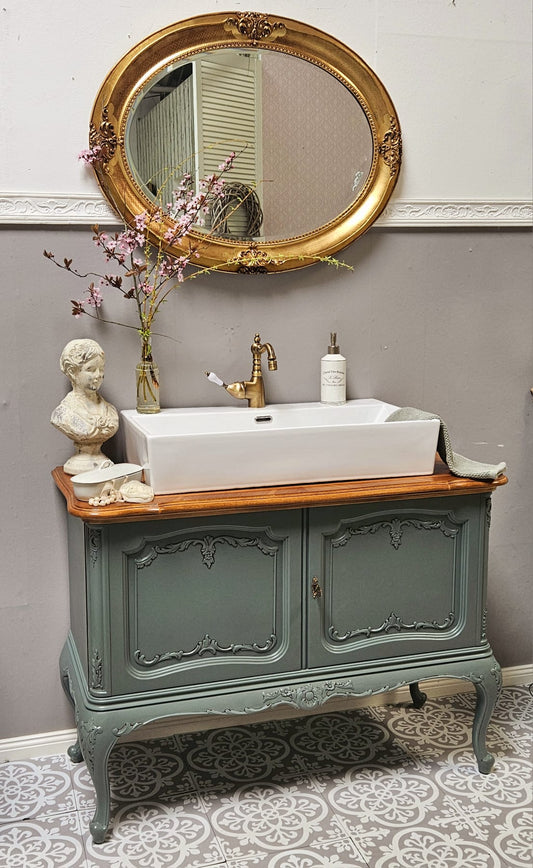 "Lilith" vintage washbasin in French country house style