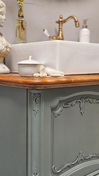 "Lilith" vintage washbasin in French country house style