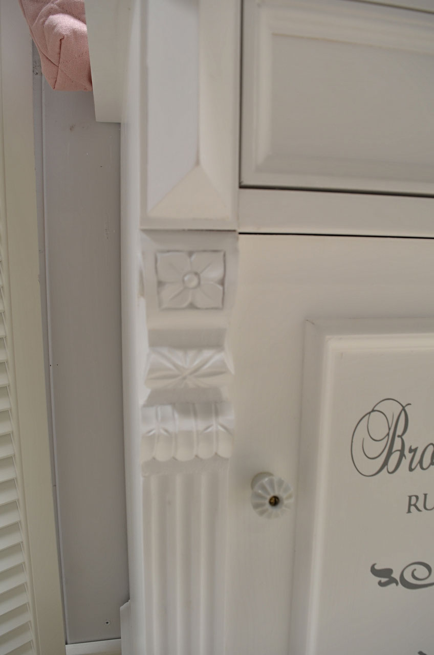 "Lillejon" country house washbasin with romantic lettering
