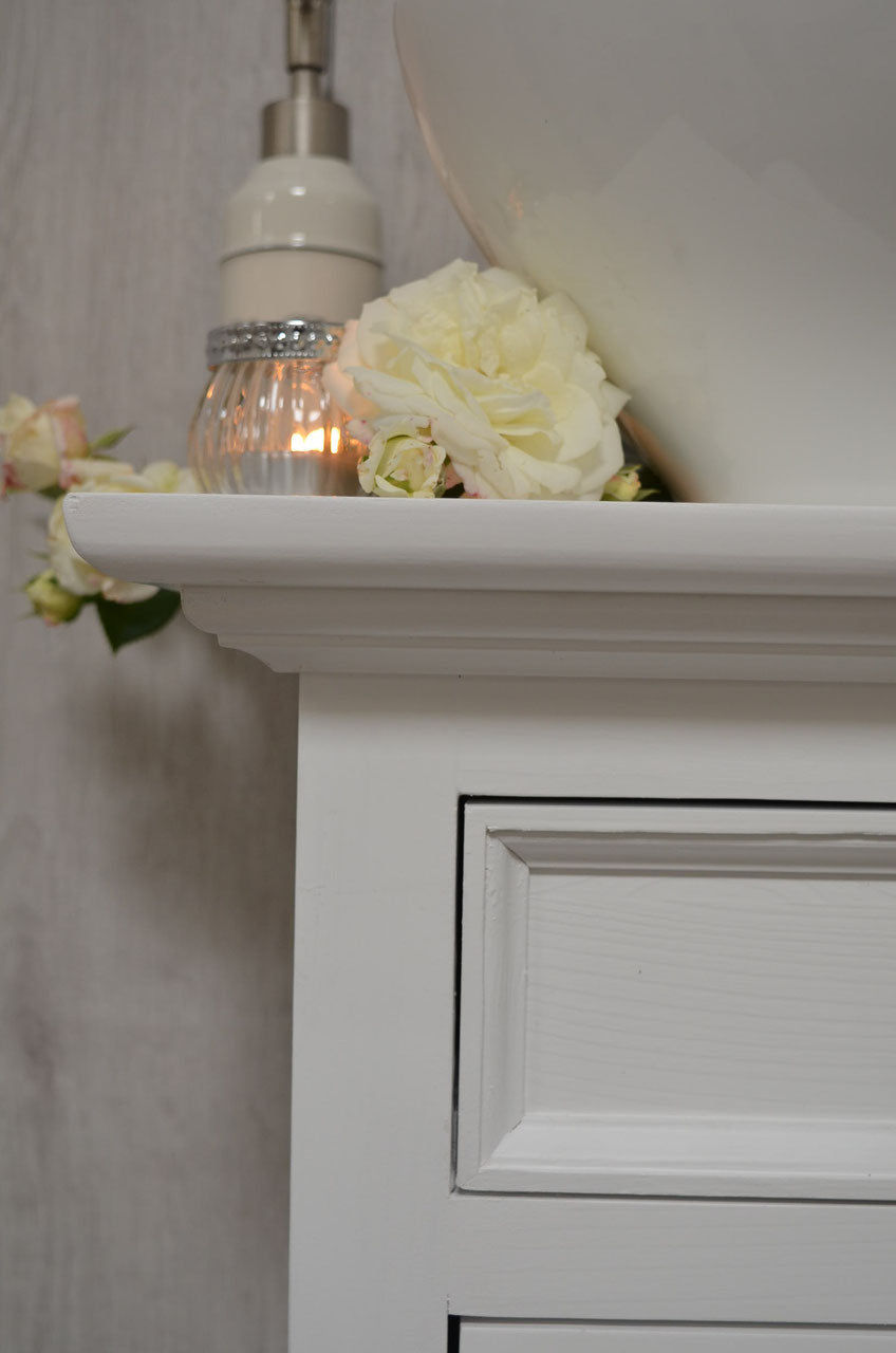 "Loutrice" small, white country house washbasin in a romantic style