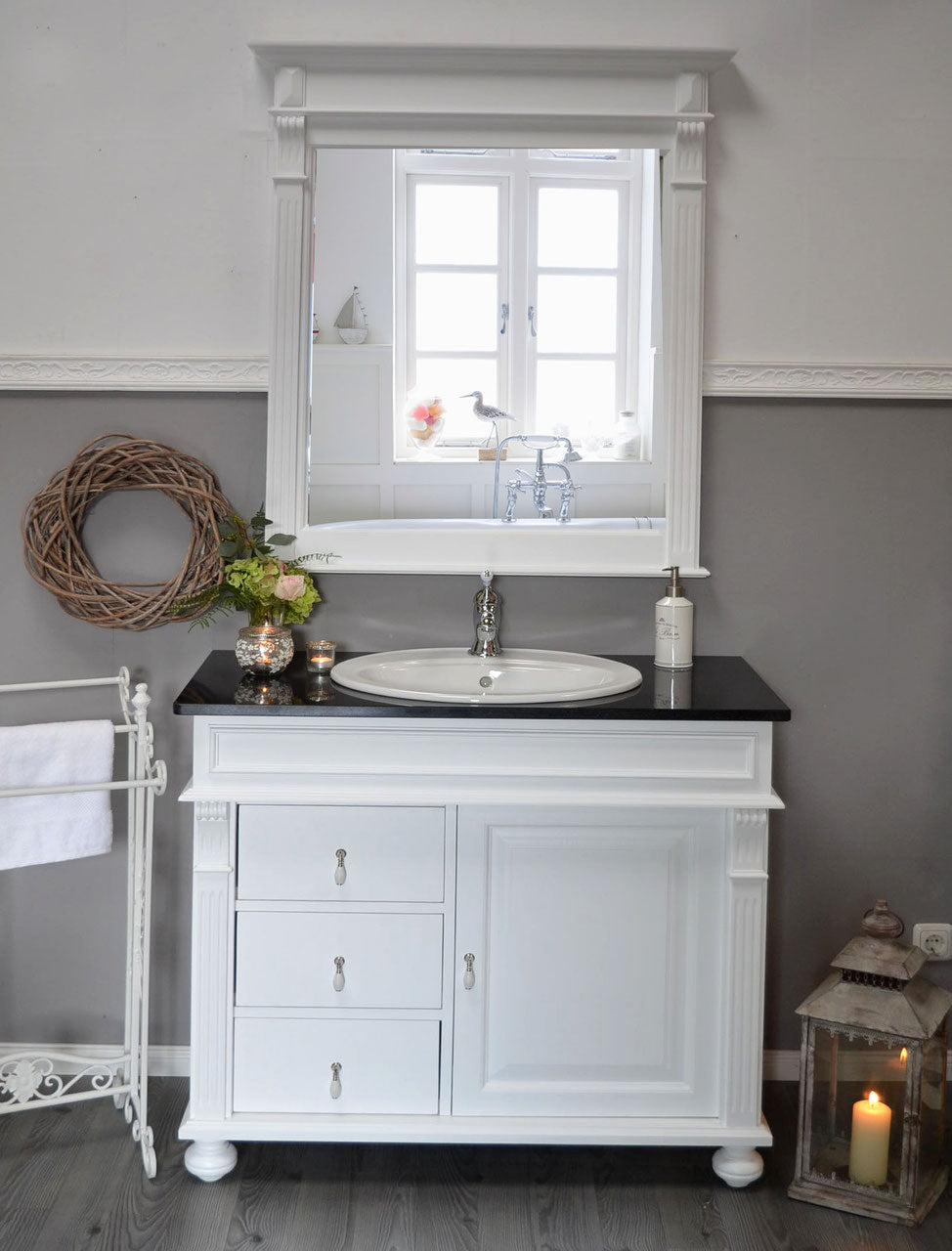 "Majorelle" - white country house washbasin with dark granite top
