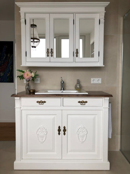 Manon - Large mirror cabinet with three doors in a country house look