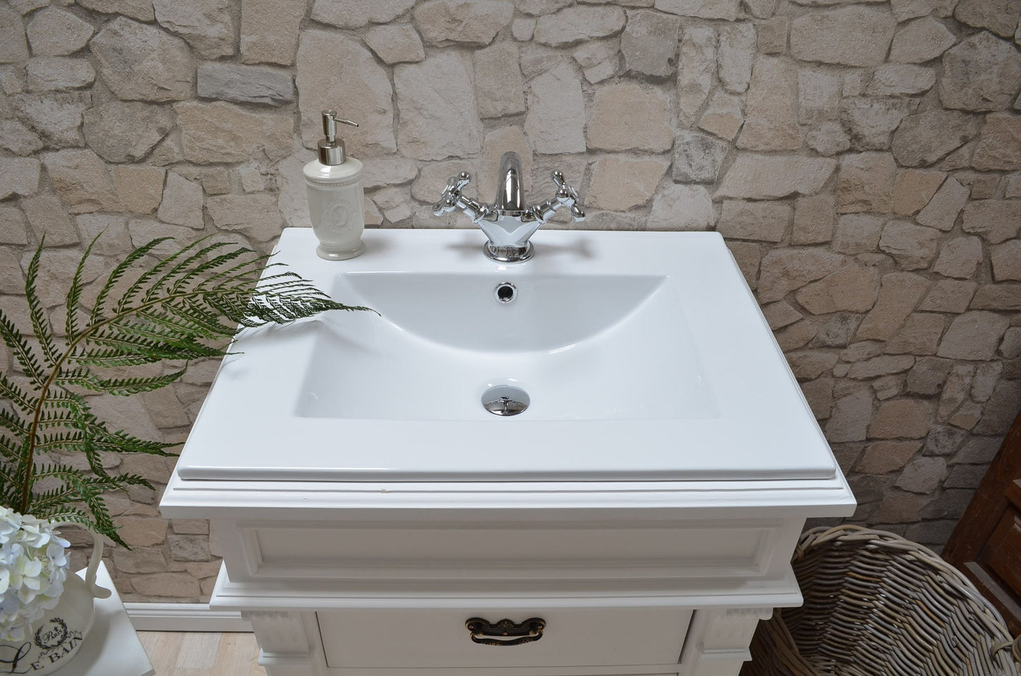 "Mirél" petit meuble sous-vasque campagnard en blanc avec lavabo