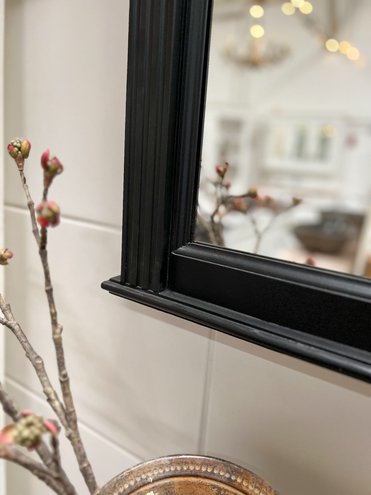 "Nerom" - Miroir en bois noir au look rétro