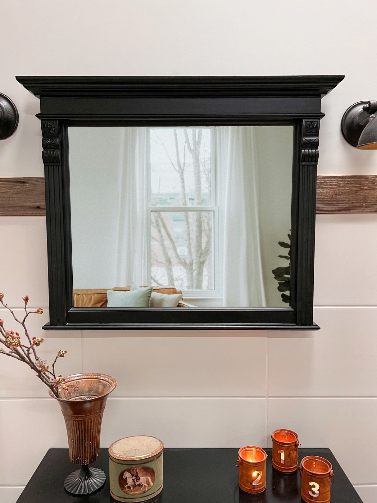 "Nerom" - Miroir en bois noir au look rétro