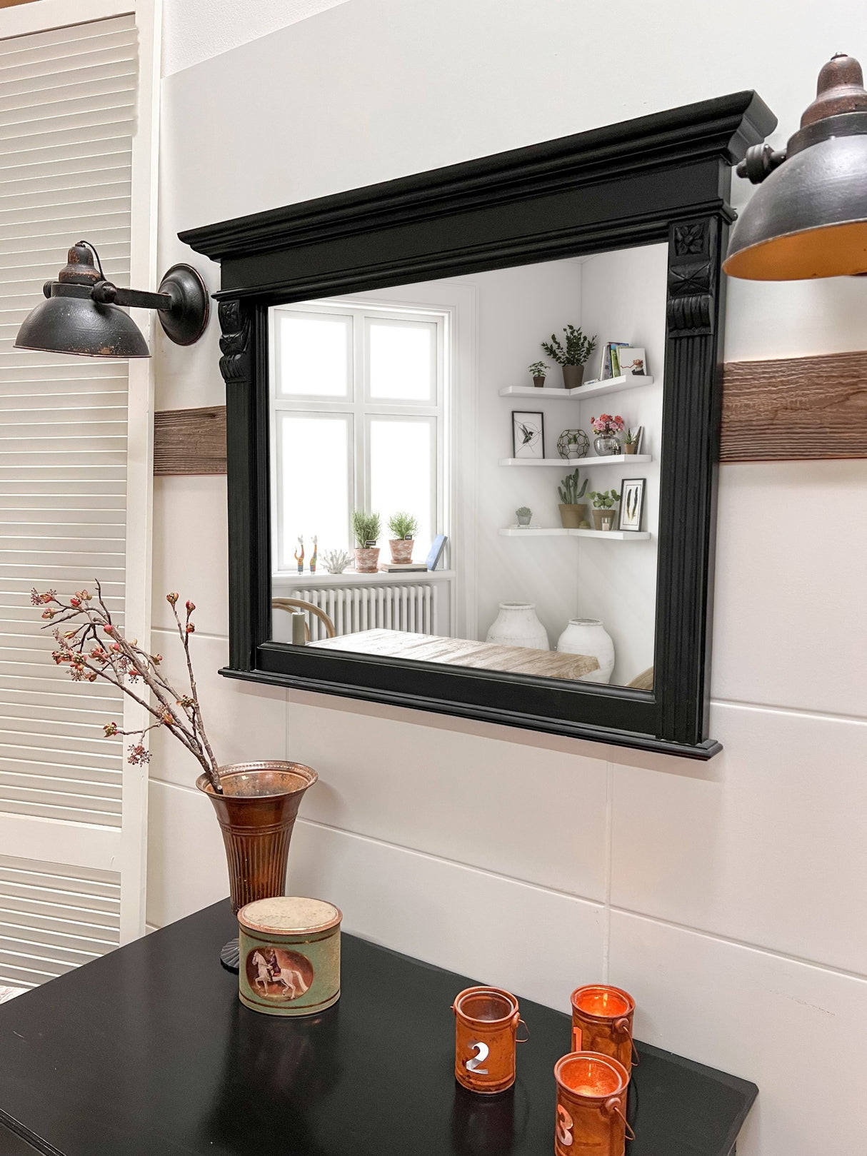 "Nerom" - Miroir en bois noir au look rétro